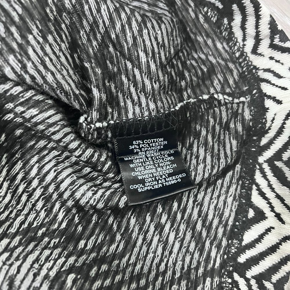 Liz Cliaborne Career Zebra Like Pattern Short Sleeve Top Size M - Picture 6 of 8